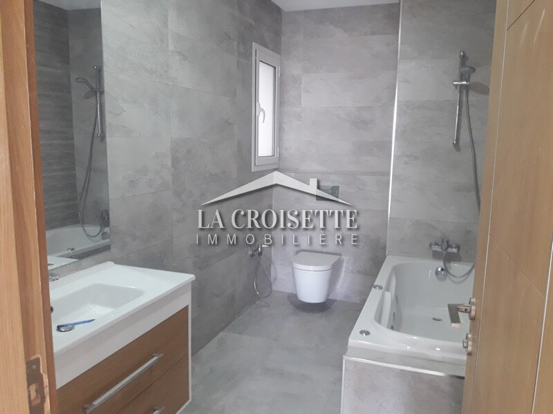 Duplex S+4 avec piscine à La Soukra